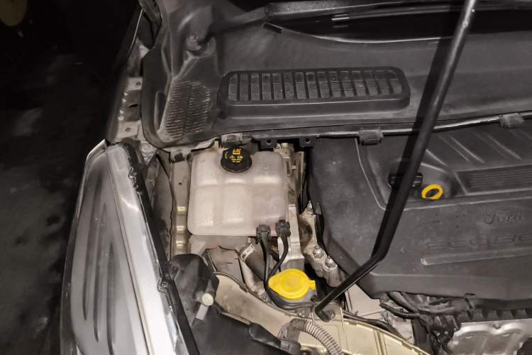 Used Ford Kuga 2015 1.5L GTDi Two-Wheel Drive Fashion Edition Engine Bay Right