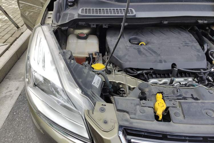 Used Ford Kuga 2015 1.5L GTDi Two-Wheel-Drive Comfort Model Engine Bay Right