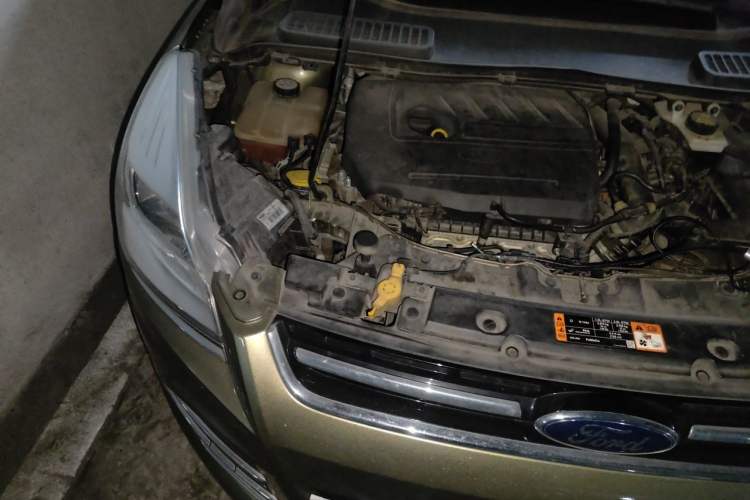 Used Ford Kuga 2015 1.5L GTDi Two-Wheel Drive Fashion Edition Engine Bay Right