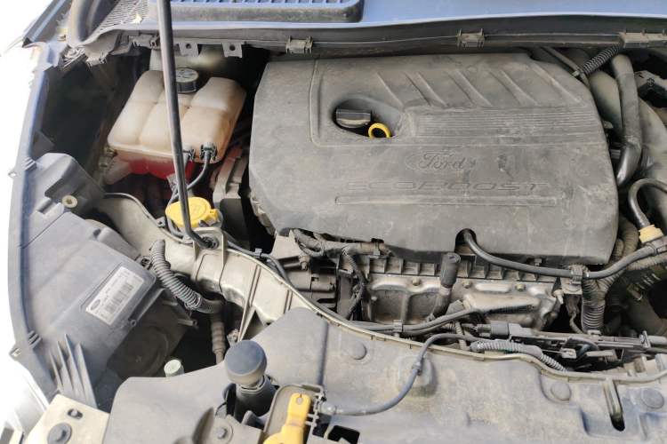 Used Ford Kuga 2015 1.5L GTDi Two-Wheel-Drive Comfort Model Engine Bay Right