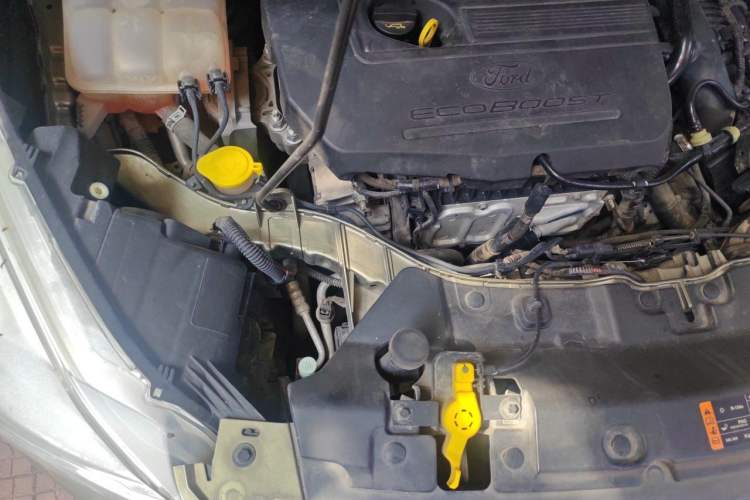 Used Ford Kuga 2015 1.5L GTDi Four-Wheel-Drive Elite Model Engine Bay Right