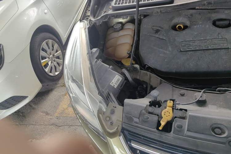 Used Ford Kuga 2015 2.0L GTDi Four-Wheel Drive Elite Model Engine Bay Right