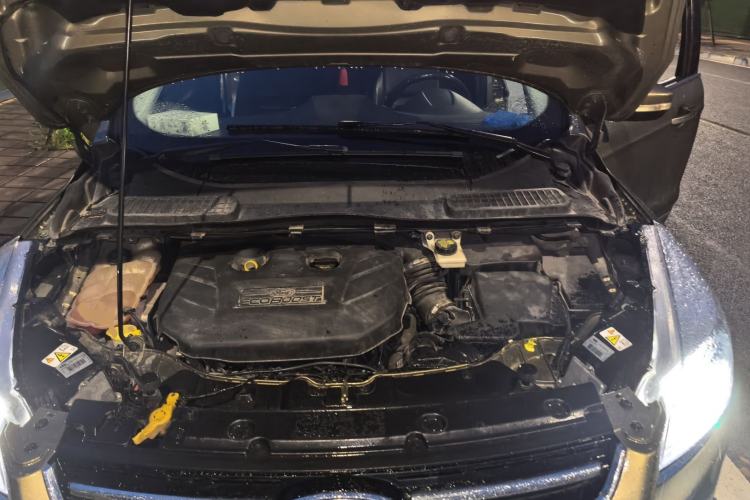 Used Ford Kuga 2015 2.0L GTDi Four-Wheel Drive Prestige Model Engine Bay