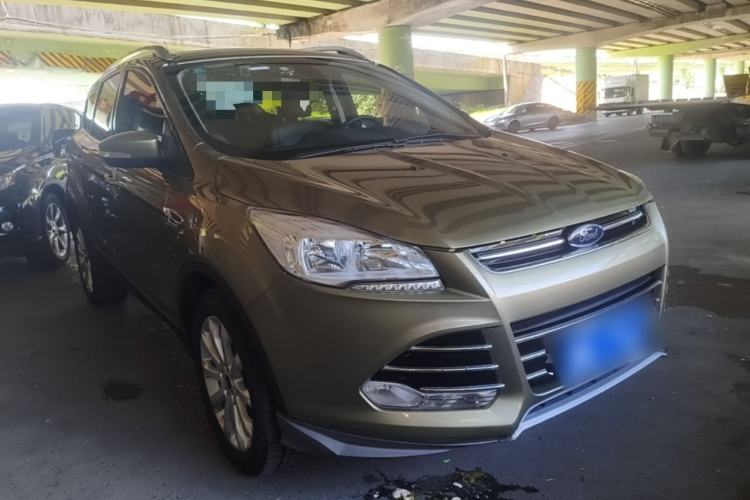 Used Ford Kuga 2015 1.5L GTDi Four-Wheel-Drive Elite Model Front Right 45 Deg