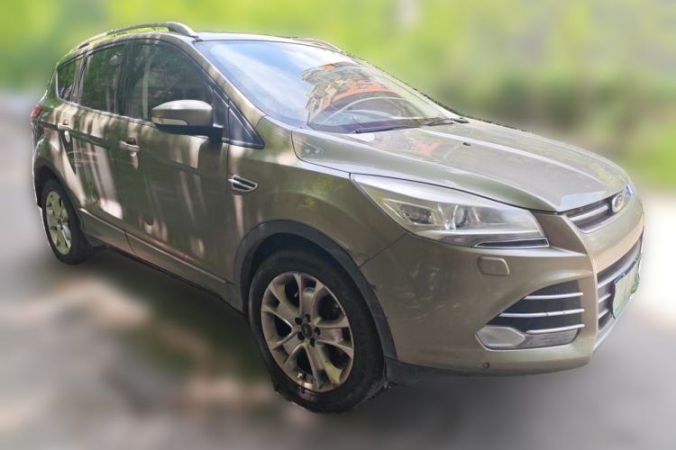 Used Ford Kuga 2015 2.0L GTDi Four-Wheel-Drive Sport Model Front Right 45 Deg