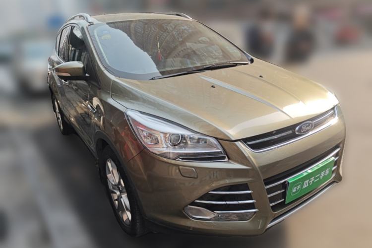 Used Ford Kuga 2015 2.0L GTDi Four-Wheel-Drive Sport Model Front Right 45 Deg