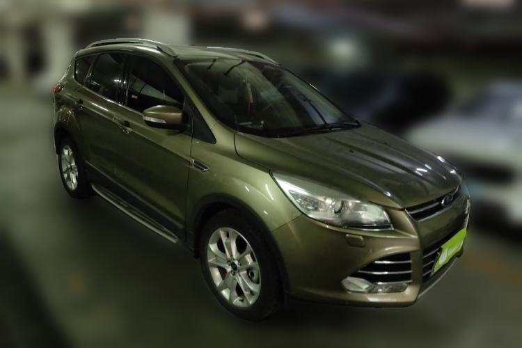Used Ford Kuga 2015 2.0L GTDi Four-Wheel-Drive Sport Model Front Right 45 Deg