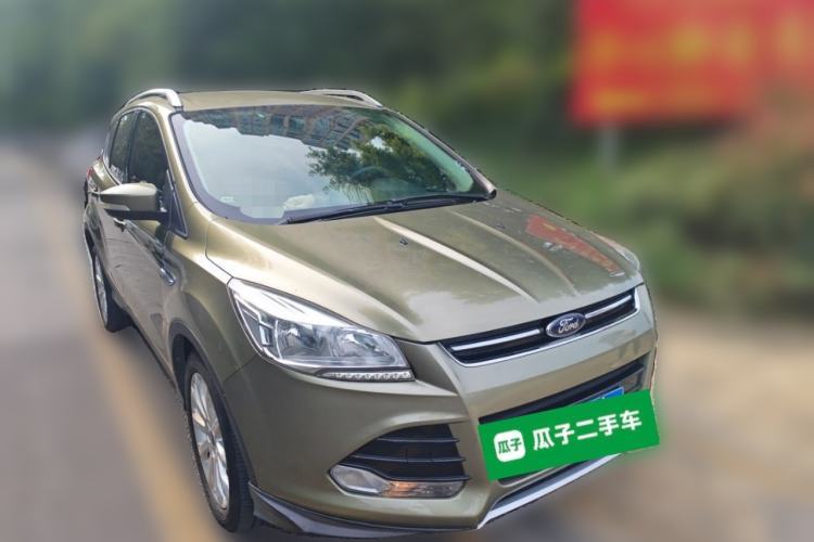 Used Ford Kuga 2015 1.5L GTDi Two-Wheel-Drive Comfort Model Front Right 45 Deg