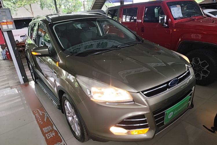 Used Ford Kuga 2015 1.5L GTDi Two-Wheel Drive Fashion Edition Front Right 45 Deg