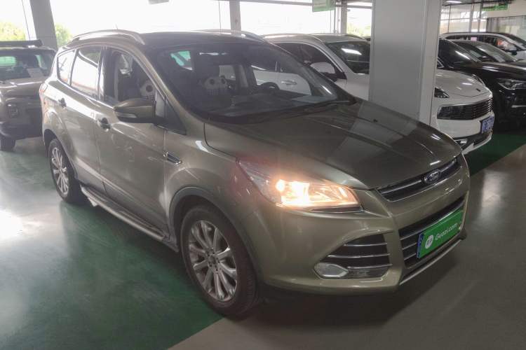 Used Ford Kuga 2015 1.5L GTDi Two-Wheel Drive Fashion Edition Front Right 45 Deg