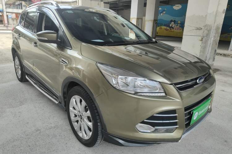 Used Ford Kuga 2015 1.5L GTDi Four-Wheel-Drive Elite Model Front Right 45 Deg