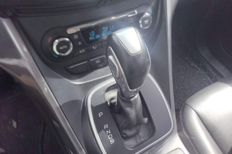 Used Ford Kuga 2015 1.5L GTDi Four-Wheel-Drive Elite Model Gear Lever