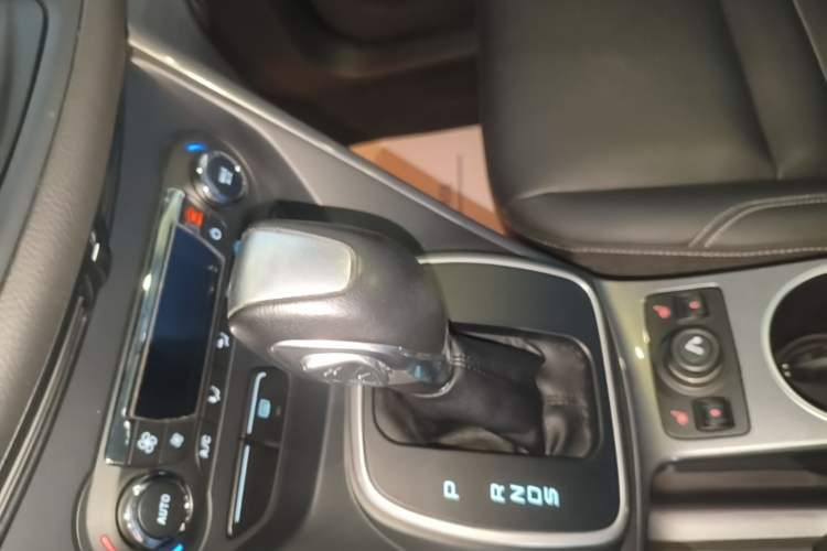 Used Ford Kuga 2015 1.5L GTDi Four-Wheel-Drive Elite Model Gear Lever