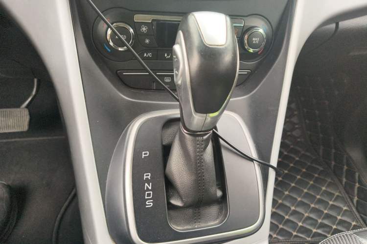 Used Ford Kuga 2015 1.5L GTDi Two-Wheel Drive Fashion Edition Gear Lever