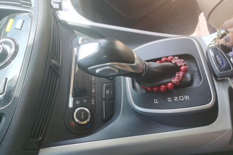 Used Ford Kuga 2015 1.5L GTDi Two-Wheel Drive Fashion Edition Gear Lever