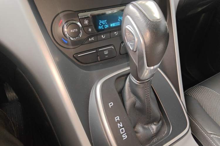 Used Ford Kuga 2015 1.5L GTDi Two-Wheel Drive Fashion Edition Gear Lever