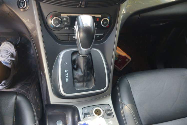 Used Ford Kuga 2015 2.0L GTDi Four-Wheel Drive Elite Model Gear Lever