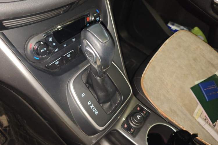 Used Ford Kuga 2015 2.0L GTDi Four-Wheel Drive Prestige Model Gear Lever