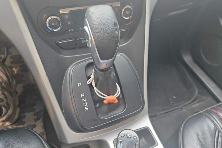 Used Ford Kuga 2015 1.5L GTDi Two-Wheel-Drive Comfort Model Gear Lever