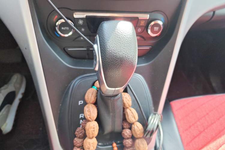 Used Ford Kuga 2015 1.5L GTDi Two-Wheel-Drive Comfort Model Gear Lever