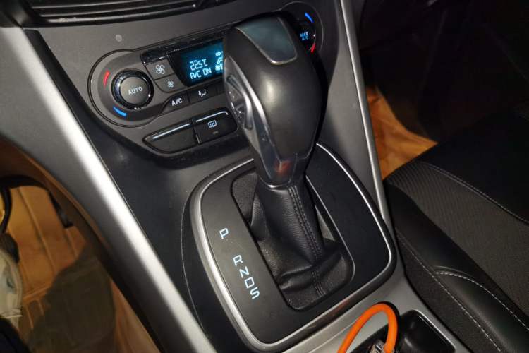 Used Ford Kuga 2015 1.5L GTDi Two-Wheel Drive Fashion Edition Gear Lever