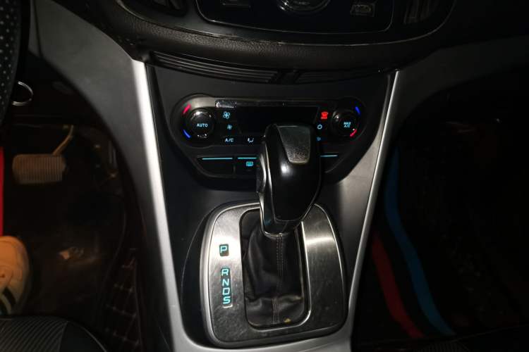 Used Ford Kuga 2015 1.5L GTDi Two-Wheel Drive Fashion Edition Gear Lever