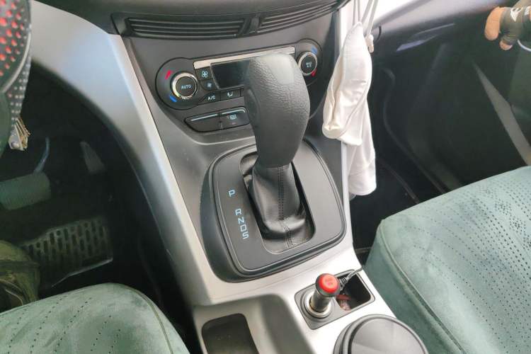 Used Ford Kuga 2015 1.5L GTDi Two-Wheel-Drive Comfort Model Gear Lever