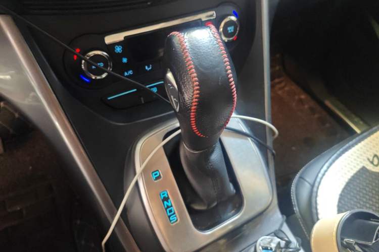 Used Ford Kuga 2015 1.5L GTDi Four-Wheel-Drive Elite Model Gear Lever