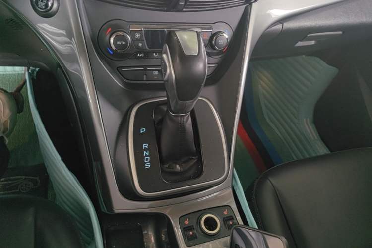 Used Ford Kuga 2015 2.0L GTDi Four-Wheel Drive Elite Model Gear Lever