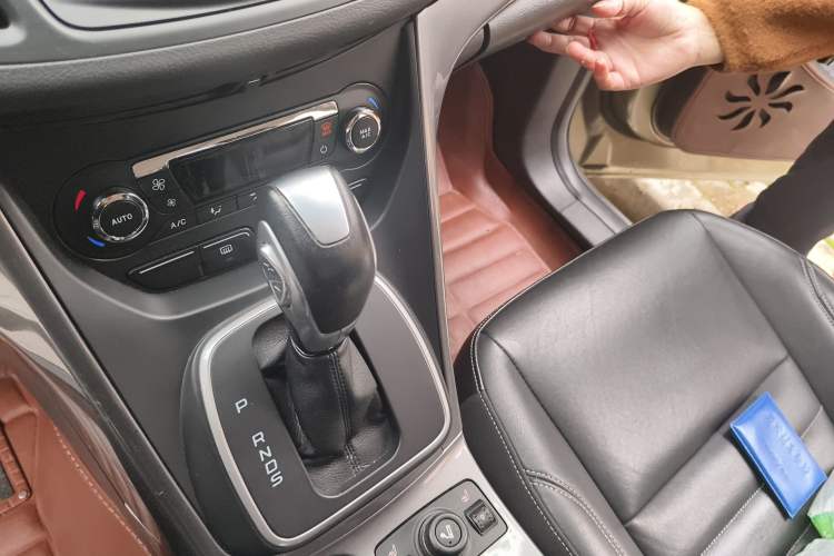 Used Ford Kuga 2015 1.5L GTDi Four-Wheel-Drive Elite Model Gear Lever