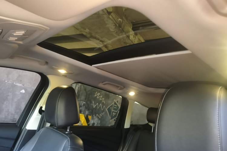 Used Ford Kuga 2015 1.5L GTDi Four-Wheel-Drive Elite Model Headliner