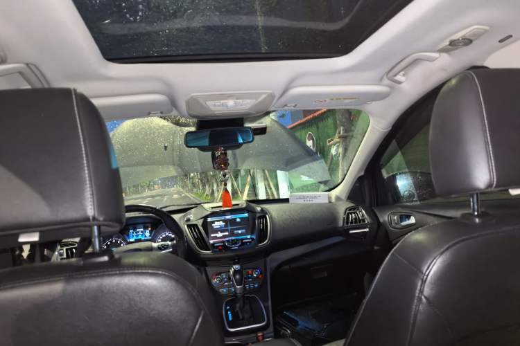 Used Ford Kuga 2015 2.0L GTDi Four-Wheel Drive Prestige Model Headliner