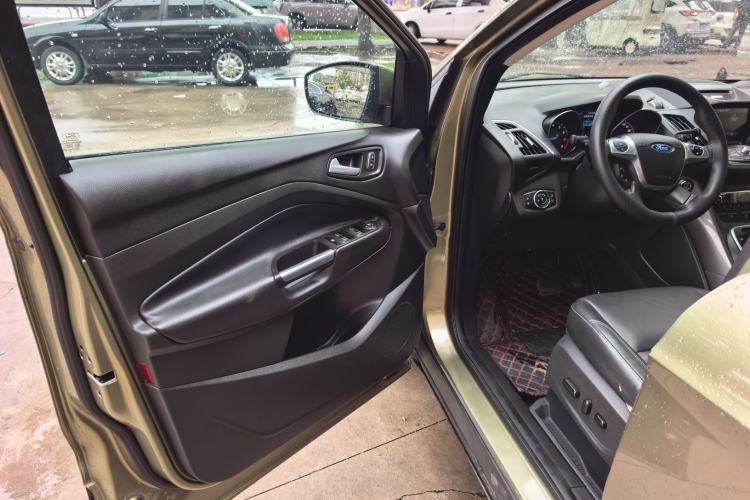 Used Ford Kuga 2015 1.5L GTDi Four-Wheel-Drive Elite Model Interior 2