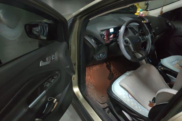 Used Ford Kuga 2015 1.5L GTDi Two-Wheel-Drive Comfort Model Interior 3