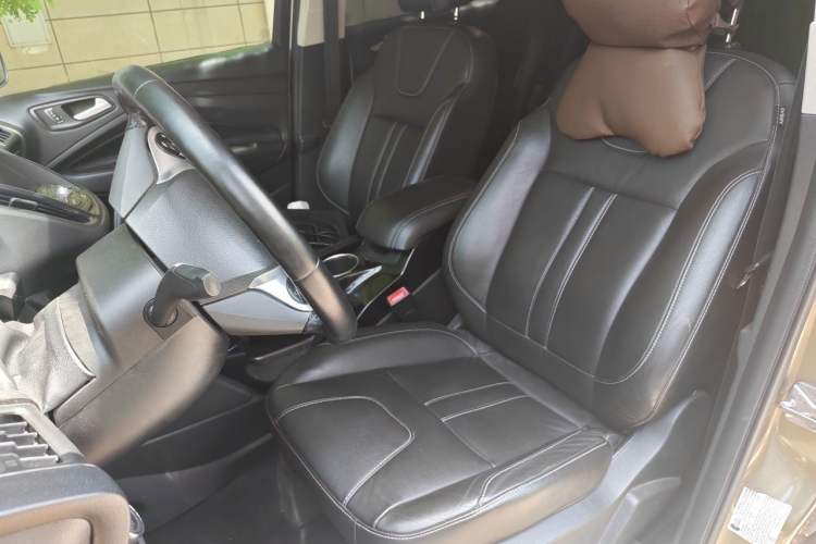 Used Ford Kuga 2015 2.0L GTDi Four-Wheel-Drive Sport Model Left Front Seat