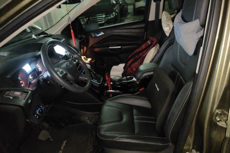 Used Ford Kuga 2015 2.0L GTDi Four-Wheel-Drive Sport Model Left Front Seat