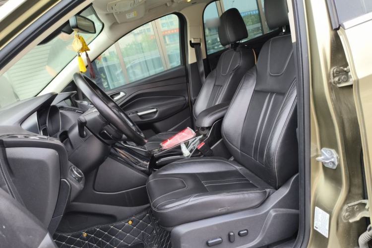 Used Ford Kuga 2015 2.0L GTDi Four-Wheel-Drive Sport Model Left Front Seat