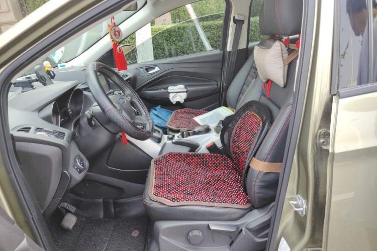 Used Ford Kuga 2015 1.5L GTDi Two-Wheel-Drive Comfort Model Left Front Seat