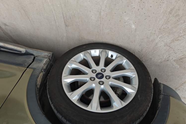 Used Ford Kuga 2015 1.5L GTDi Two-Wheel Drive Fashion Edition Left Front Wheel Hub