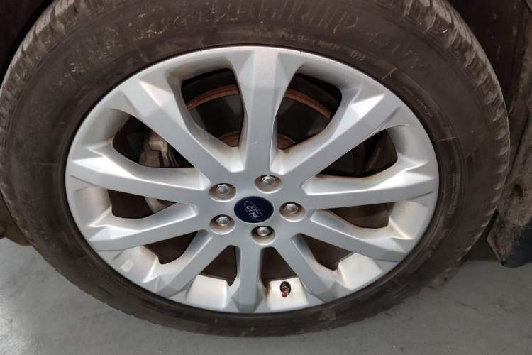 Used Ford Kuga 2015 1.5L GTDi Two-Wheel Drive Fashion Edition Left Front Wheel Hub