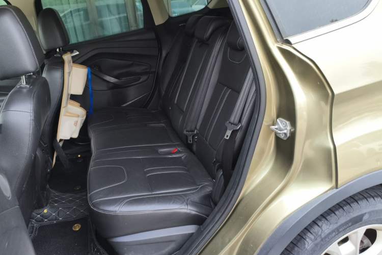 Used Ford Kuga 2015 2.0L GTDi Four-Wheel-Drive Sport Model Left Rear Seat