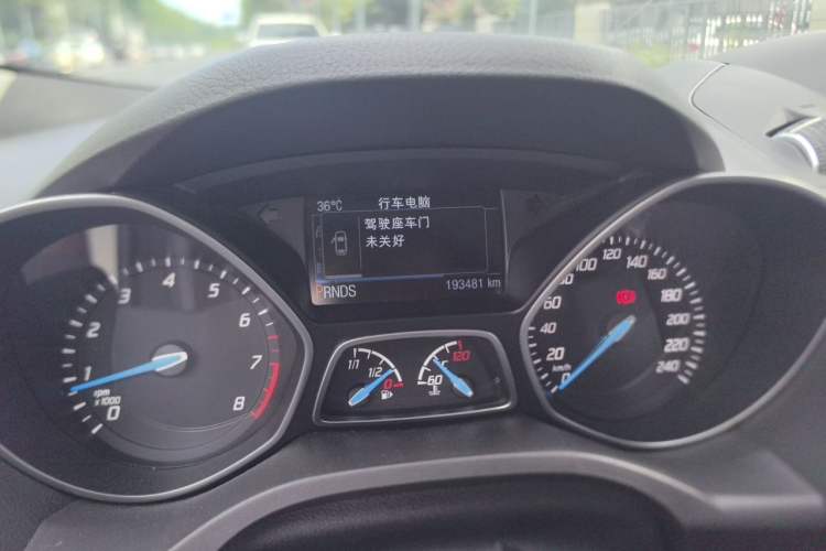Used Ford Kuga 2015 1.5L GTDi Four-Wheel-Drive Elite Model Odometer Close Up