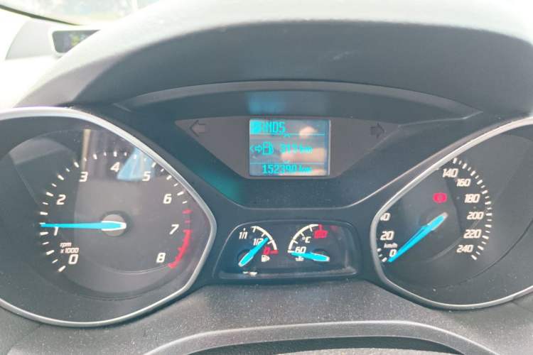 Used Ford Kuga 2015 1.5L GTDi Two-Wheel-Drive Comfort Model Odometer Close Up