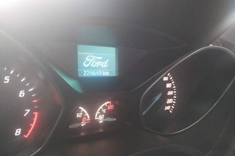 Used Ford Kuga 2015 1.5L GTDi Two-Wheel Drive Fashion Edition Odometer Close Up