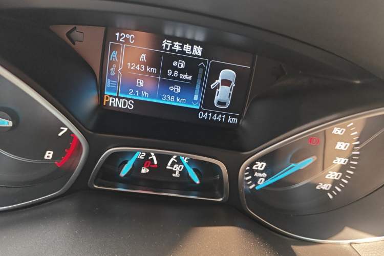 Used Ford Kuga 2015 2.0L GTDi Four-Wheel-Drive Sport Model Odometer Close Up