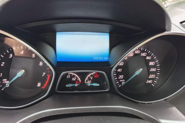 Used Ford Kuga 2015 1.5L GTDi Four-Wheel-Drive Elite Model Odometer Close Up