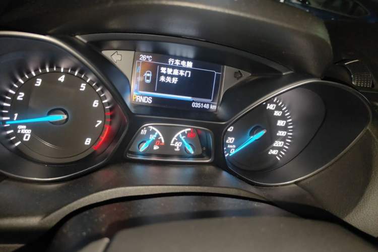 Used Ford Kuga 2015 2.0L GTDi Four-Wheel-Drive Sport Model Odometer Close Up