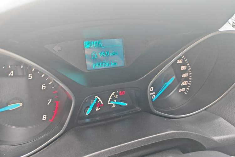 Used Ford Kuga 2015 1.5L GTDi Two-Wheel-Drive Comfort Model Odometer Close Up