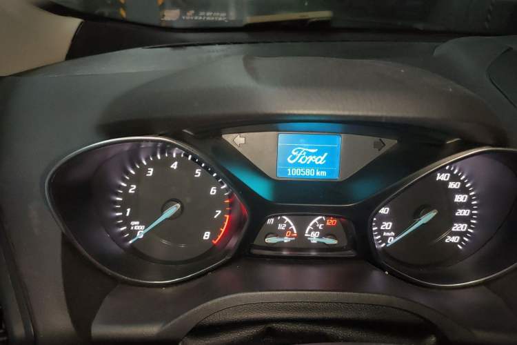 Used Ford Kuga 2015 1.5L GTDi Two-Wheel-Drive Comfort Model Odometer Close Up