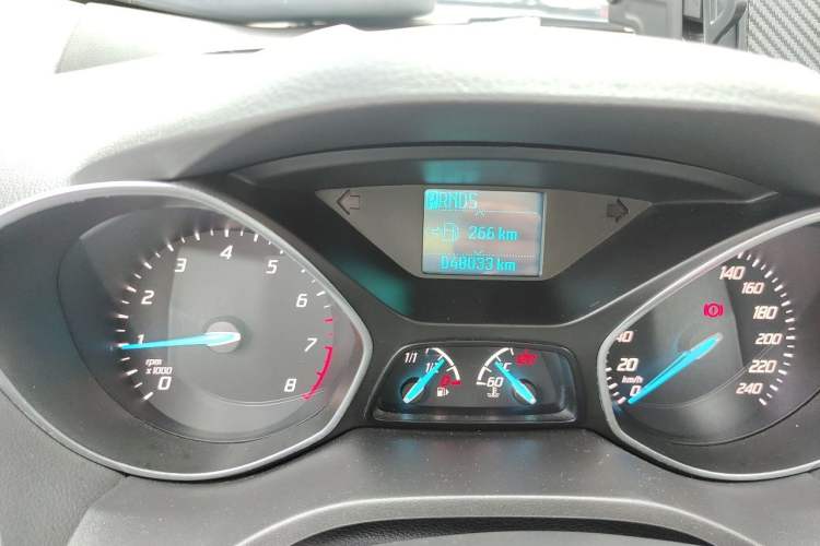 Used Ford Kuga 2015 1.5L GTDi Two-Wheel-Drive Comfort Model Odometer Close Up
